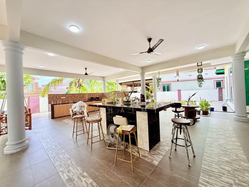 Bungalow House for Sale in Bandar Warisan Puteri (Ampangan) - Hassan Basri Suhaimi - Kitchen - PropertyGuru.com.my