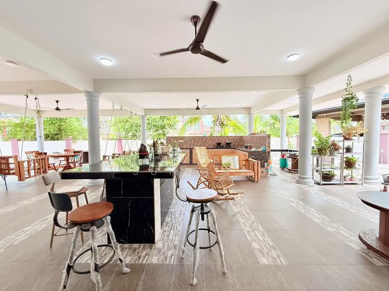 Bungalow House for Sale in Bandar Warisan Puteri (Ampangan) - Hassan Basri Suhaimi - Kitchen - PropertyGuru.com.my