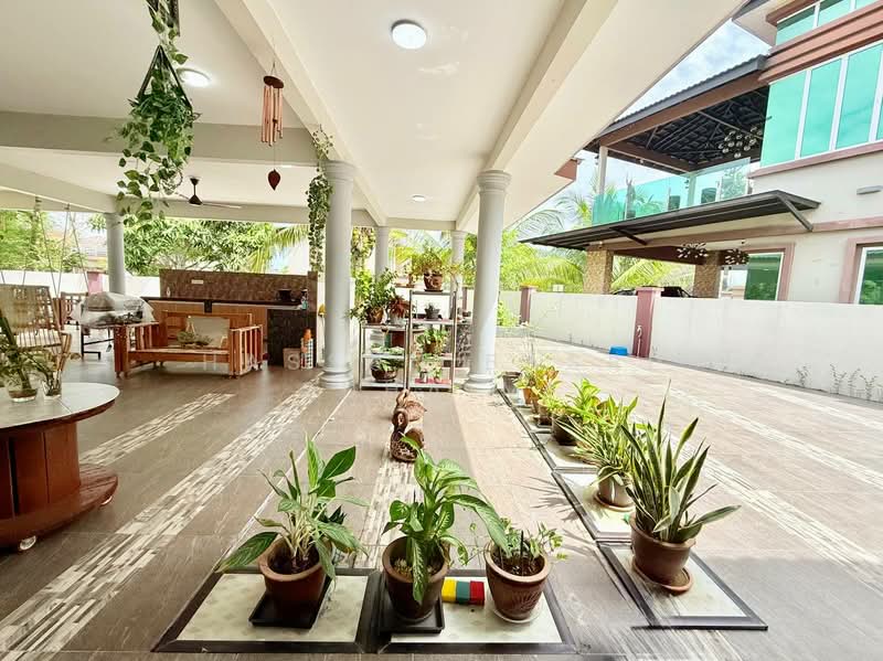 Bungalow House for Sale in Bandar Warisan Puteri (Ampangan) - Hassan Basri Suhaimi - Exterior - PropertyGuru.com.my