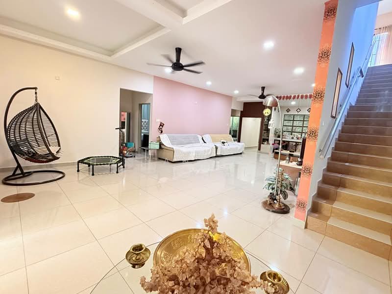 Bungalow House for Sale in Bandar Warisan Puteri (Ampangan) - Hassan Basri Suhaimi - Living Room - PropertyGuru.com.my