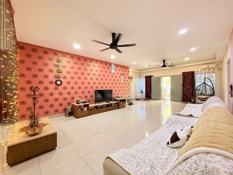 Bungalow House for Sale in Bandar Warisan Puteri (Ampangan) - Hassan Basri Suhaimi - Living Room - PropertyGuru.com.my