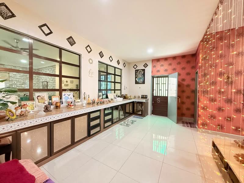 Bungalow House for Sale in Bandar Warisan Puteri (Ampangan) - Hassan Basri Suhaimi - Kitchen - PropertyGuru.com.my
