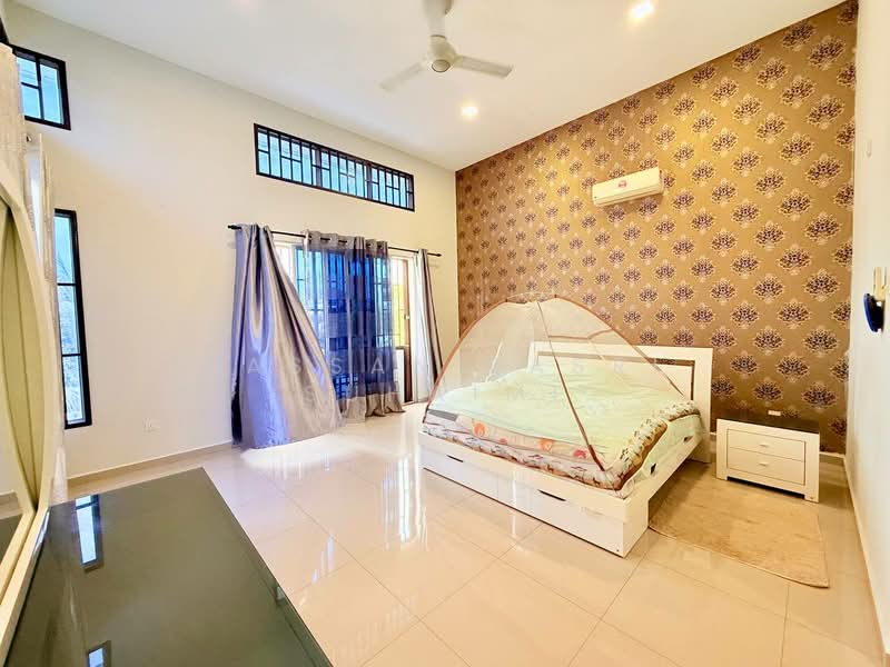 Bungalow House for Sale in Bandar Warisan Puteri (Ampangan) - Hassan Basri Suhaimi - Bedroom - PropertyGuru.com.my