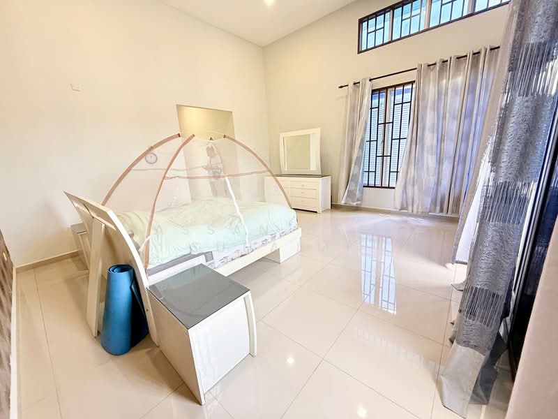 Bungalow House for Sale in Bandar Warisan Puteri (Ampangan) - Hassan Basri Suhaimi - Bedroom - PropertyGuru.com.my