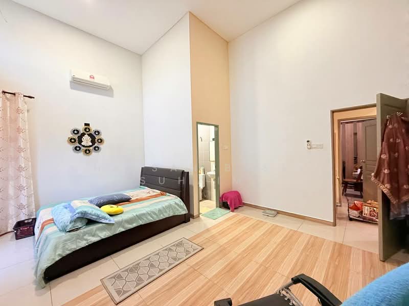 Bungalow House for Sale in Bandar Warisan Puteri (Ampangan) - Hassan Basri Suhaimi - Bedroom - PropertyGuru.com.my