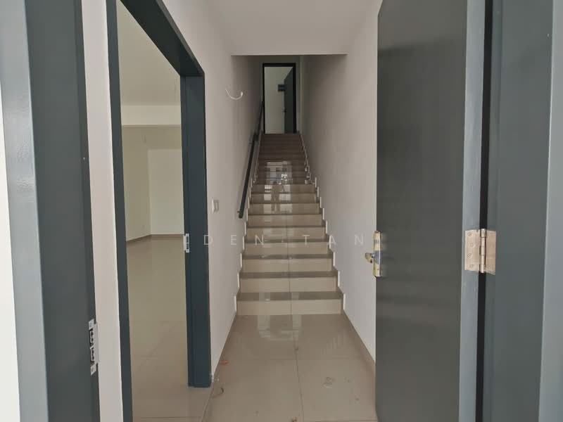 Rumah Teres 2 Tingkat untuk Dijual di Bandar Dato Onn (Tebrau) - Iden Tan - Entrance - PropertyGuru.com.my