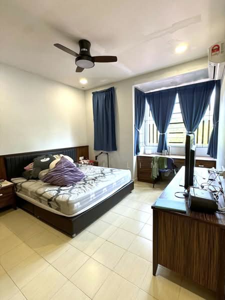 2-storey Terraced House for Sale in Taman Seri Austin (Tebrau) - Karl Lim - Bedroom - PropertyGuru.com.my