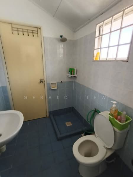 Rumah Teres 2 Tingkat untuk Dijual di Seri Kembangan (Selangor) - Gerald Liew - Bathroom - PropertyGuru.com.my