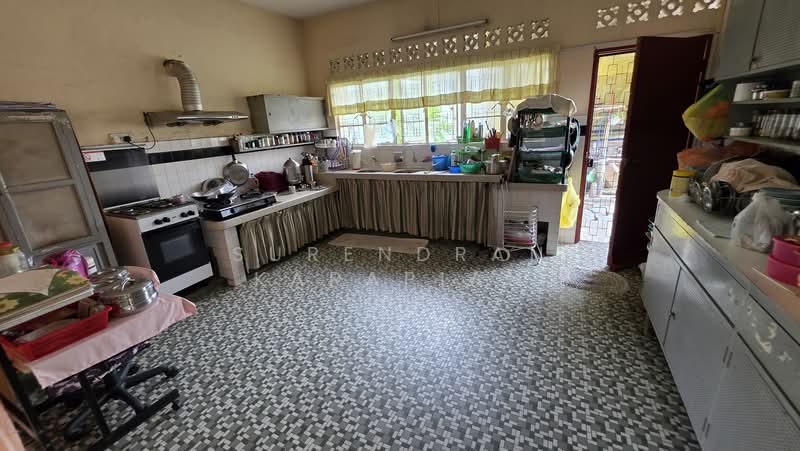 Rumah Banglo untuk Dijual di Seksyen 11 (Petaling Jaya) - Surendran Karapiah - Kitchen - PropertyGuru.com.my