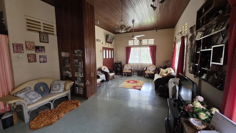 Rumah Banglo untuk Dijual di Seksyen 11 (Petaling Jaya) - Surendran Karapiah - Living Room - PropertyGuru.com.my