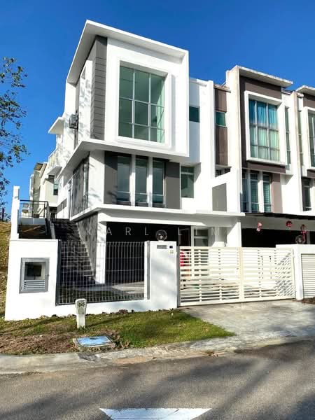 2.5-storey Terraced House for Sale in Bandar Seri Alam (Masai) - Karl Lim - Exterior - PropertyGuru.com.my