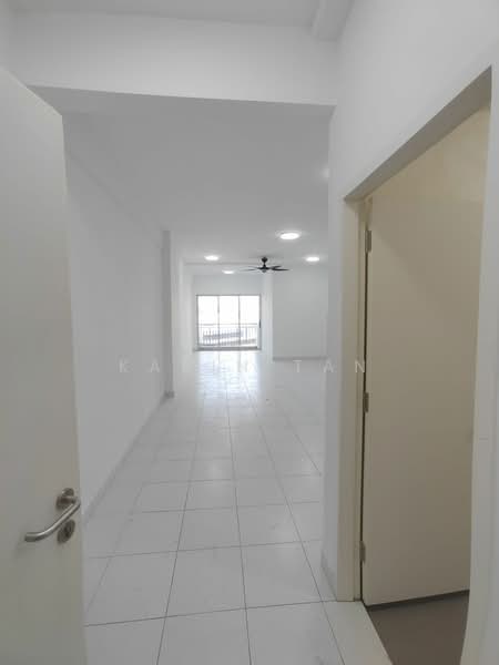 Pangsapuri untuk Disewa di Permas Ville Apartment - Kavin Tan - Corridor - PropertyGuru.com.my