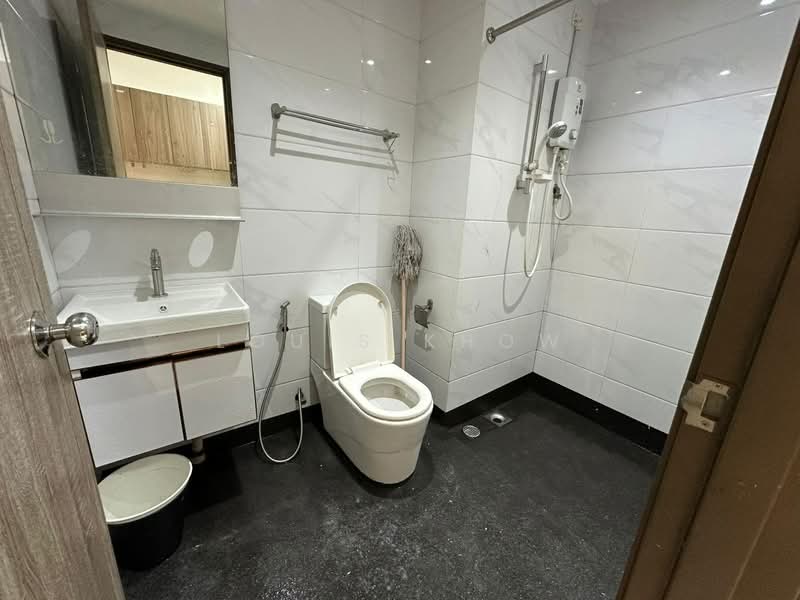 Service Residence for Sale at Country Garden Central Park - Louis Khow - Bathroom - PropertyGuru.com.my