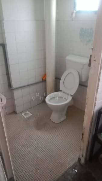 Rumah Flat untuk Dijual di Pandan Cahaya Flat - Dean Chang - Bathroom - PropertyGuru.com.my