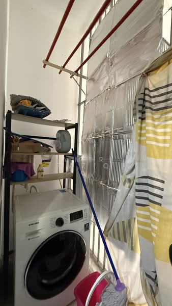 Servis Apartment untuk Dijual di Crescent Bay Suites (Teluk Bayu) - Amir Raziq - Balcony - PropertyGuru.com.my