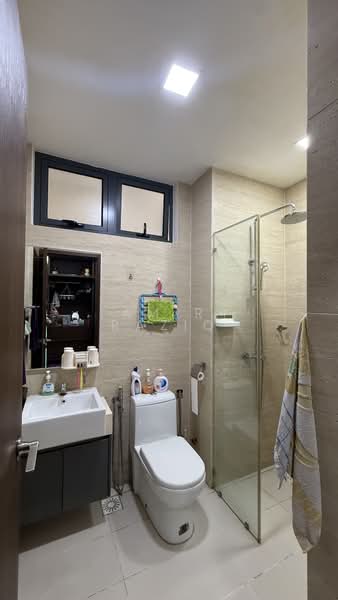 Servis Apartment untuk Dijual di Crescent Bay Suites (Teluk Bayu) - Amir Raziq - Bathroom - PropertyGuru.com.my