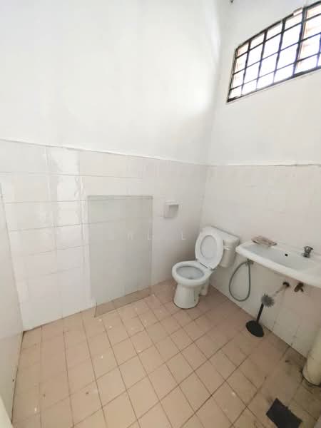 Rumah Teres 2 Tingkat untuk Dijual di Taman Puteri Wangsa (Ulu Tiram) - Karl Lim - Bathroom - PropertyGuru.com.my