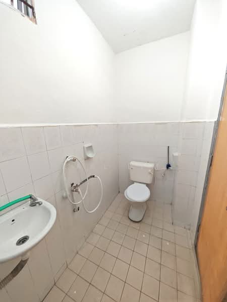 Rumah Teres 2 Tingkat untuk Dijual di Taman Puteri Wangsa (Ulu Tiram) - Karl Lim - Bathroom - PropertyGuru.com.my