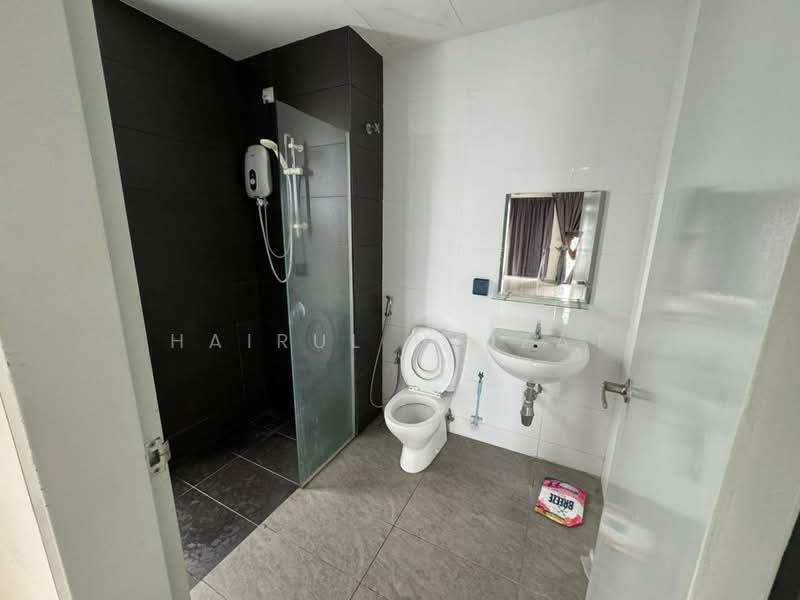 Townhouse for Rent in Shah Alam (Selangor) - Hairul Haizat - Bathroom - PropertyGuru.com.my