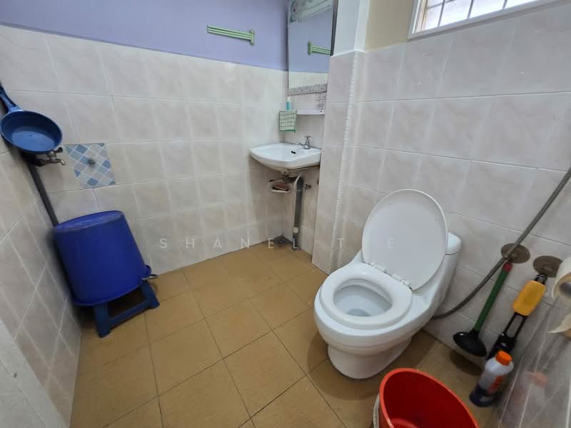 1-storey Terraced House for Sale in Taman Sri Kluang (Kluang) - Shanel Tee - Bathroom - PropertyGuru.com.my