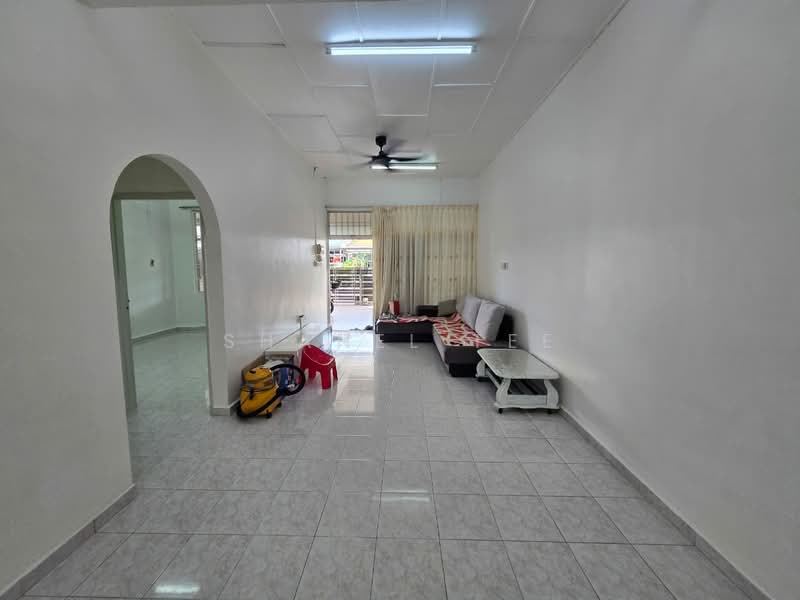 1-storey Terraced House for Sale in Taman Sri Kluang (Kluang) - Shanel Tee - Living Room - PropertyGuru.com.my