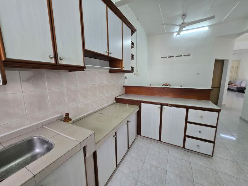 1-storey Terraced House for Sale in Taman Sri Kluang (Kluang) - Shanel Tee - Kitchen - PropertyGuru.com.my