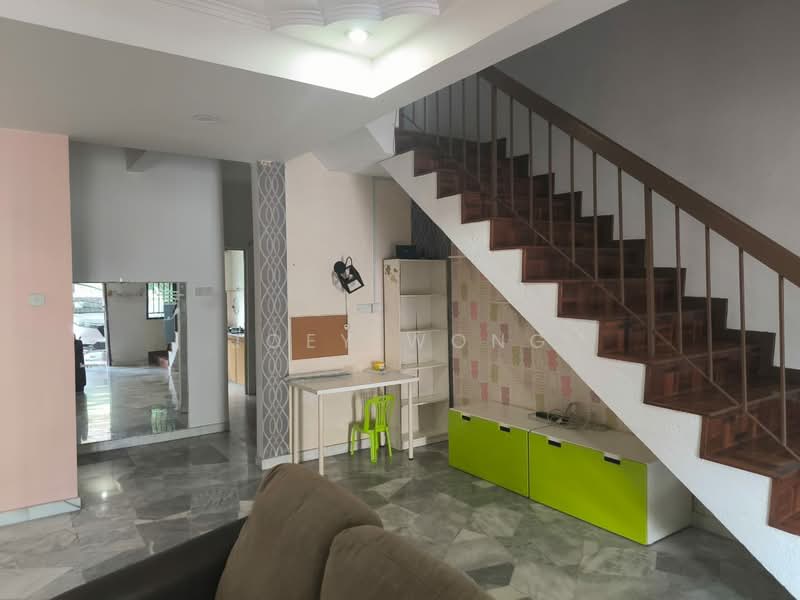 Rumah Teres 2 Tingkat untuk Disewa di Taman Wawasan (Puchong) - Joey Wong - Living Room - PropertyGuru.com.my