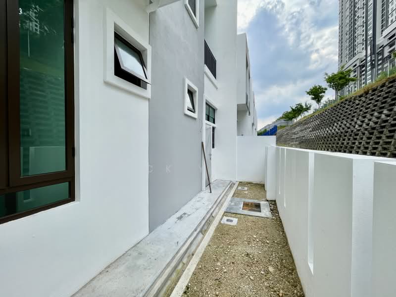 Rumah Teres untuk Disewa di Legasi 4 (Puchong) - CK Yee - Exterior - PropertyGuru.com.my