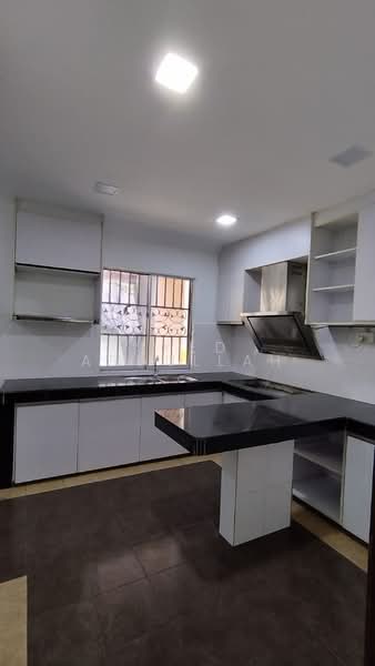 2-storey Terraced House for Sale in Bandar Puncak Alam (Puncak Alam) - Syed Abdullah - Kitchen - PropertyGuru.com.my