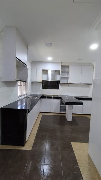 2-storey Terraced House for Sale in Bandar Puncak Alam (Puncak Alam) - Syed Abdullah - Kitchen - PropertyGuru.com.my