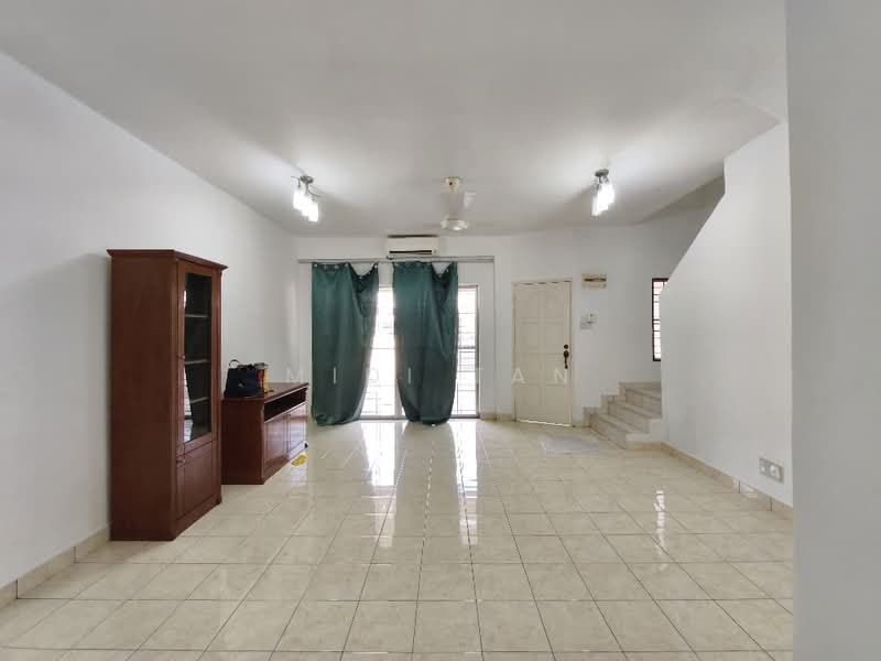 Rumah Teres untuk Disewa di Puchong (Selangor) - Midi Tan - Living Room - PropertyGuru.com.my