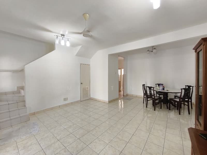 Rumah Teres untuk Disewa di Puchong (Selangor) - Midi Tan - Living Room - PropertyGuru.com.my