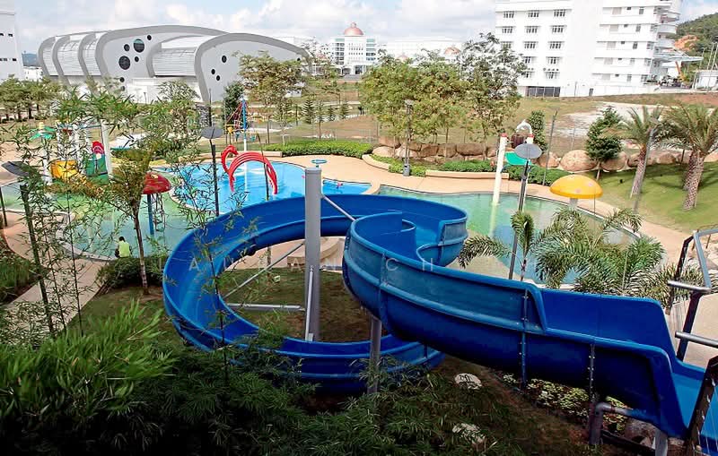 Rumah Teres 2 Tingkat untuk Disewa di Bandar Sri Sendayan (Negeri Sembilan) - Lauran Chuah - Pool - PropertyGuru.com.my