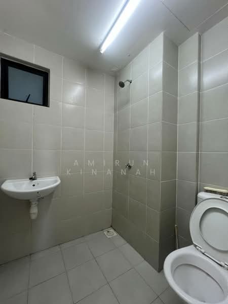 Pangsapuri untuk Dijual di Suria Rafflesia - Amirun Kinanah - Bathroom - PropertyGuru.com.my