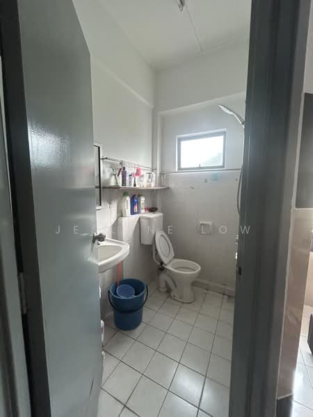 Rumah Flat untuk Dijual di Taman Usahawan Kepong - Jeslyne Low - Bathroom - PropertyGuru.com.my