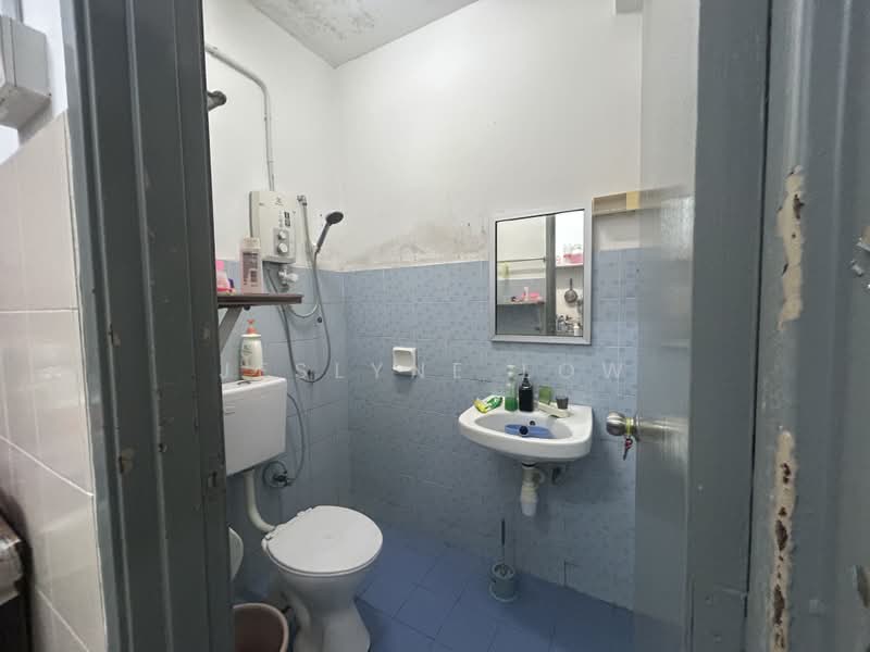 Rumah Flat untuk Dijual di Taman Usahawan Kepong - Jeslyne Low - Bathroom - PropertyGuru.com.my
