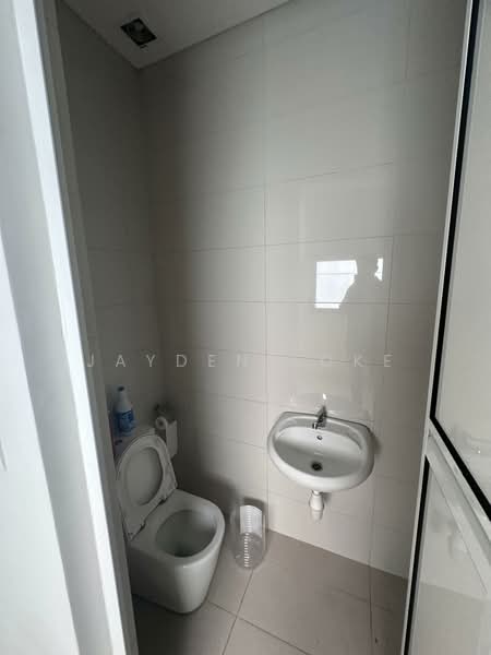 Service Residence for Rent at Banyan Tree Signatures - Jayden Loke - Bathroom - PropertyGuru.com.my