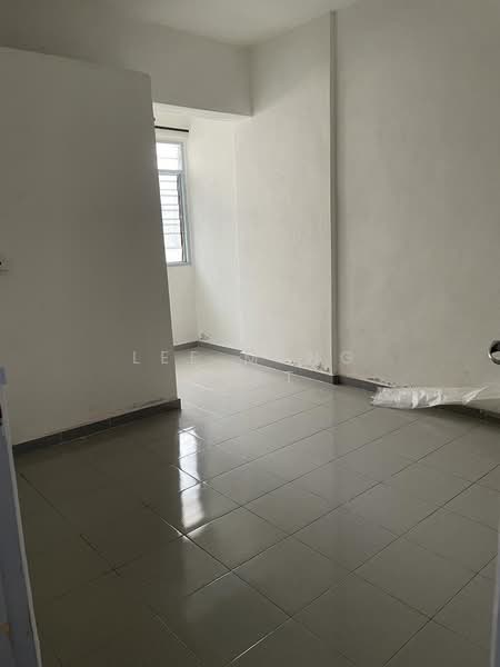 Flat for Sale at Lorong Semarak Api - Lee Meng Keat - Interior - PropertyGuru.com.my