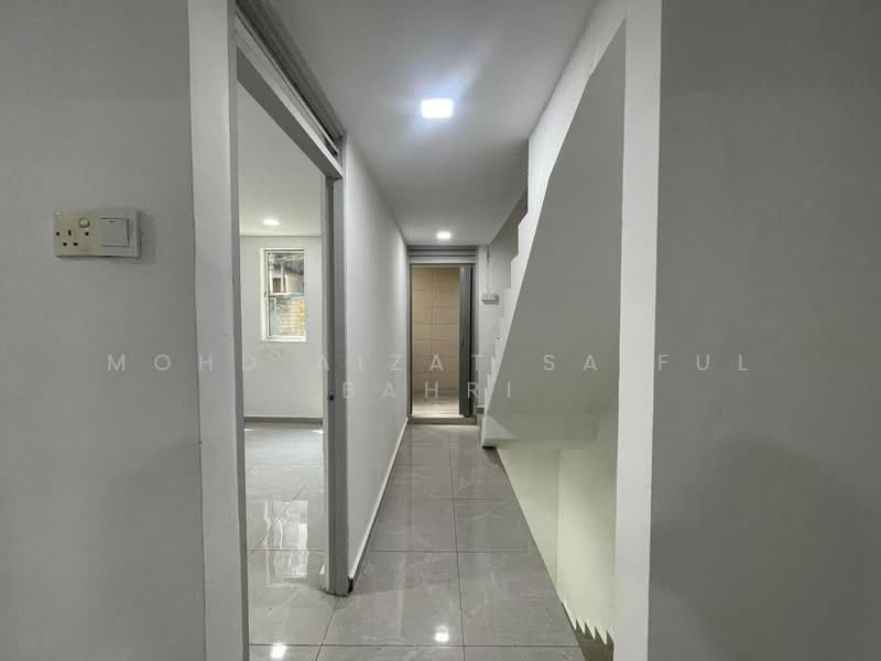 2.5-storey Terraced House for Sale in Sunway (Selangor) - Mohd Aizat Saiful Bahri - Corridor - PropertyGuru.com.my