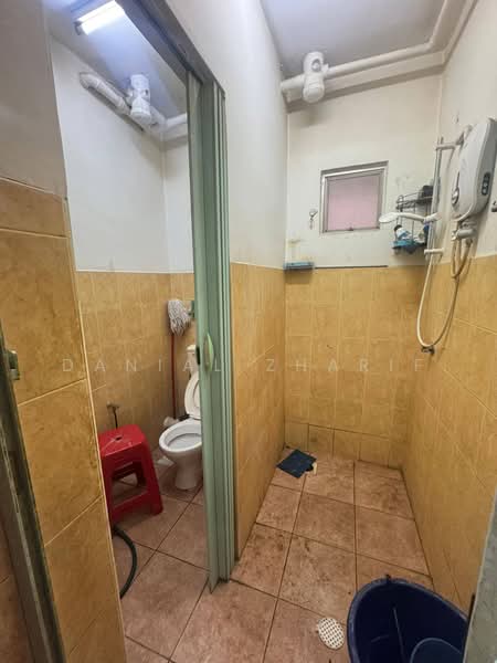 Apartment for Sale at Enggang Apartment - Danial Zharif - Bathroom - PropertyGuru.com.my