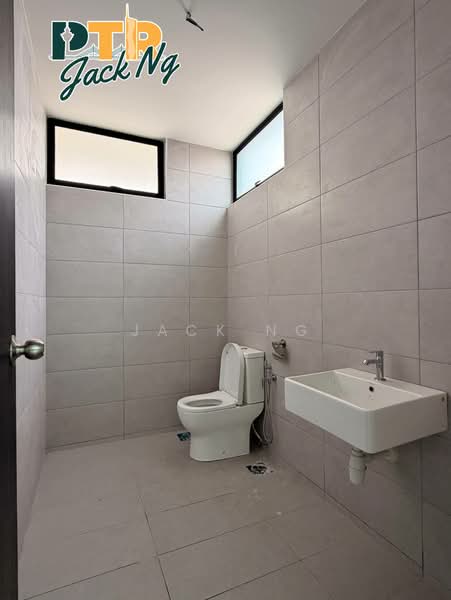 Rumah Teres 3 Tingkat untuk Dijual di Taman Tanjung Indah (Butterworth) - Jack Ng - Bathroom - PropertyGuru.com.my