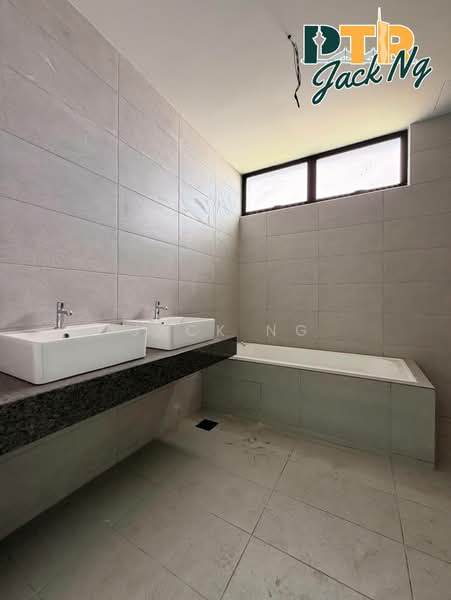 Rumah Teres 3 Tingkat untuk Dijual di Taman Tanjung Indah (Butterworth) - Jack Ng - Bathroom - PropertyGuru.com.my