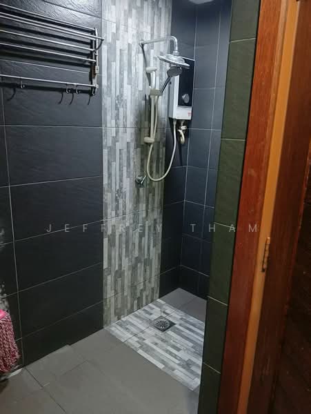 Kondominium untuk Disewa di First Residence (Residensi Unggul) - Jeffrey Tham - Bathroom - PropertyGuru.com.my