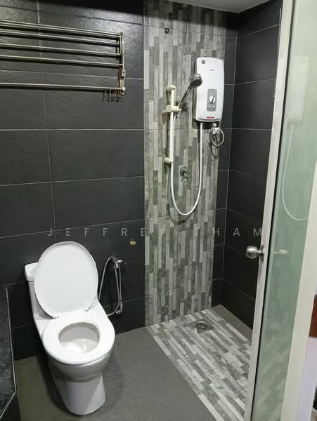 Kondominium untuk Disewa di First Residence (Residensi Unggul) - Jeffrey Tham - Bathroom - PropertyGuru.com.my