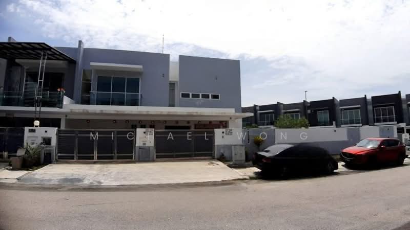 Rumah Teres 2 Tingkat untuk Dijual di Taman Lestari Putra (Seri Kembangan) - Michael Wong - Exterior - PropertyGuru.com.my