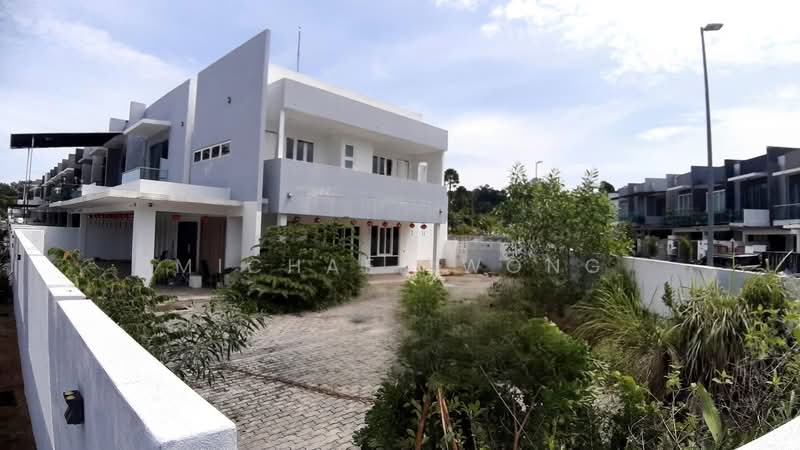 Rumah Teres 2 Tingkat untuk Dijual di Taman Lestari Putra (Seri Kembangan) - Michael Wong - PropertyGuru.com.my