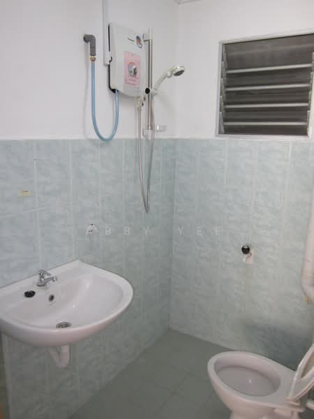 Pangsapuri untuk Dijual di Apartment Minang Ria 2 - Abby Yee - Bathroom - PropertyGuru.com.my