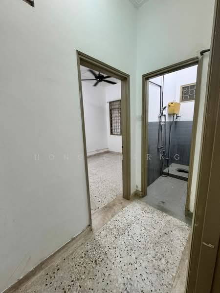 Rumah Teres 1 Tingkat untuk Disewa di Skudai (Johor) - Hong Charng Lee - Corridor - PropertyGuru.com.my