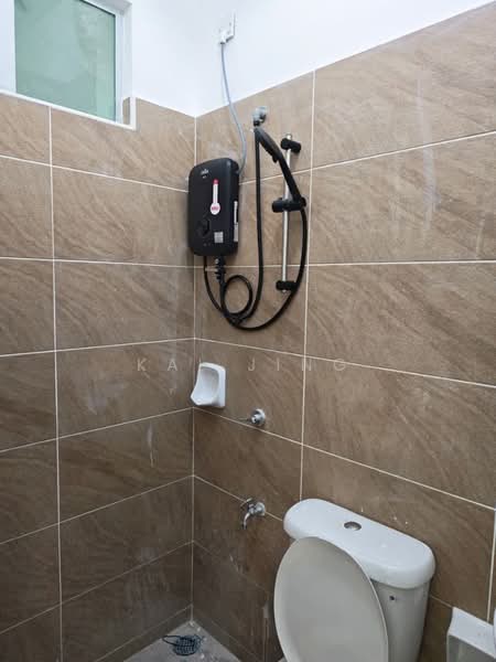 Rumah Teres untuk Disewa di Bandar Dato Onn (Tebrau) - Kai Jing - Bathroom - PropertyGuru.com.my