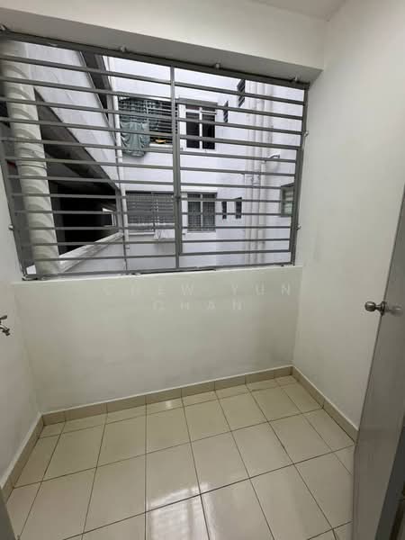 Pangsapuri untuk Dijual di Denai Nusantara Apartment - Chew Yun Chan - Balcony - PropertyGuru.com.my